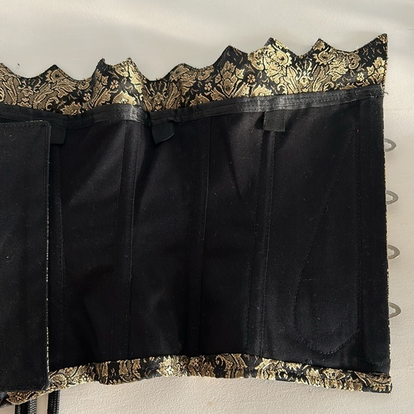 Heavy Red • Alice en Splendeur Dément - Gold & Red Brocade Heart Corset Sz Large - Picture 15 of 17